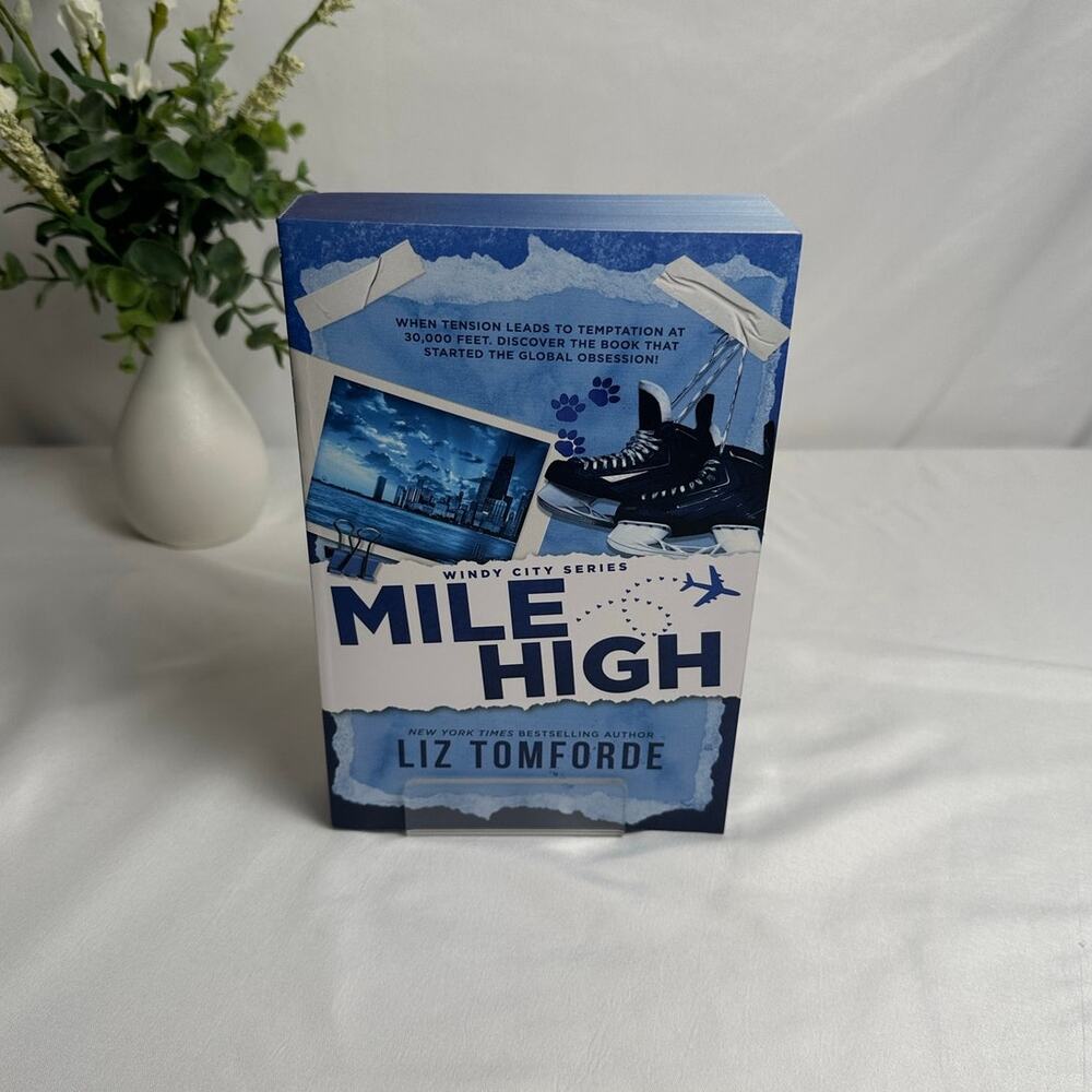 Mile High Liz Tomforde Deluxe Sprayed Edges Paperback Windy City #1 Hockey
